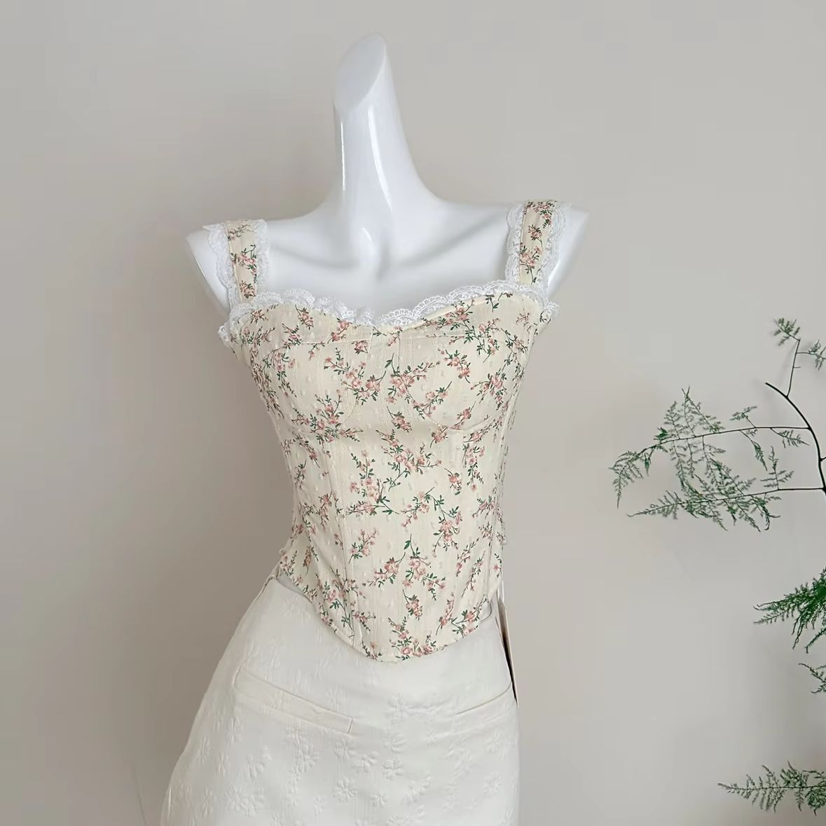 Комплекты юбок: женский компле – обзор и цена Asymmetric Top Women