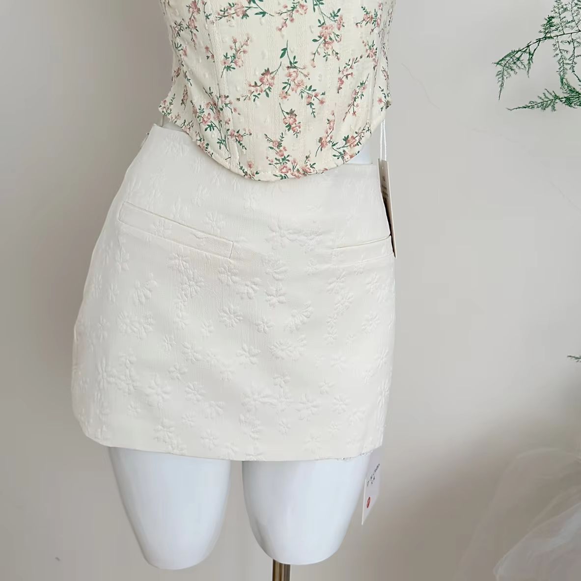 Комплекты юбок: женский компле – обзор и цена Asymmetric Top Women